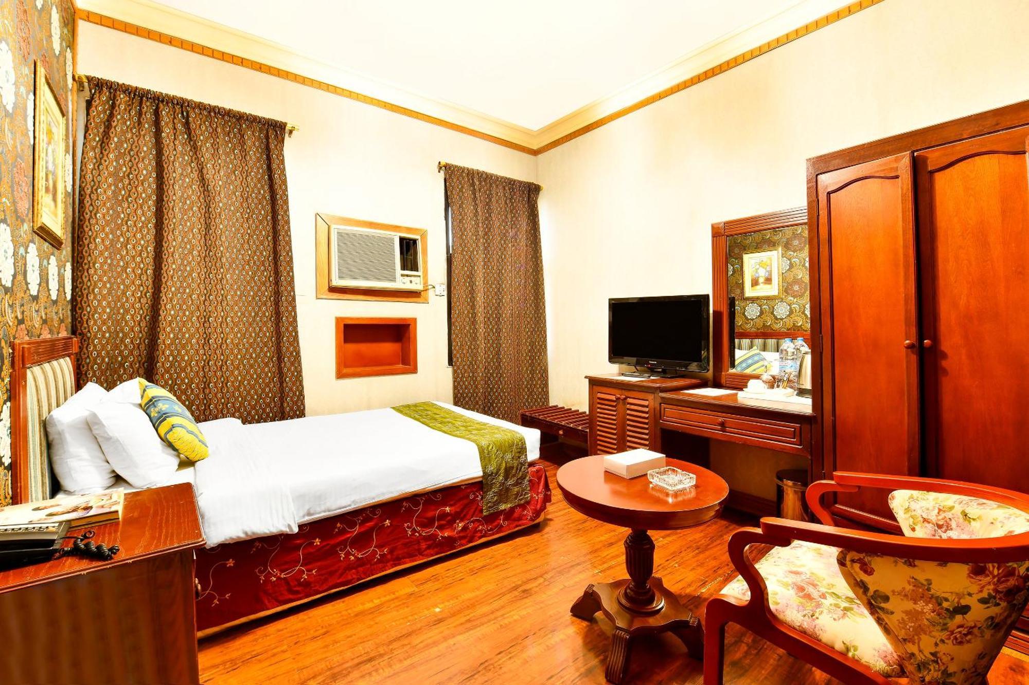 Capital O 125 Moon Plaza Hotel Manama Dış mekan fotoğraf